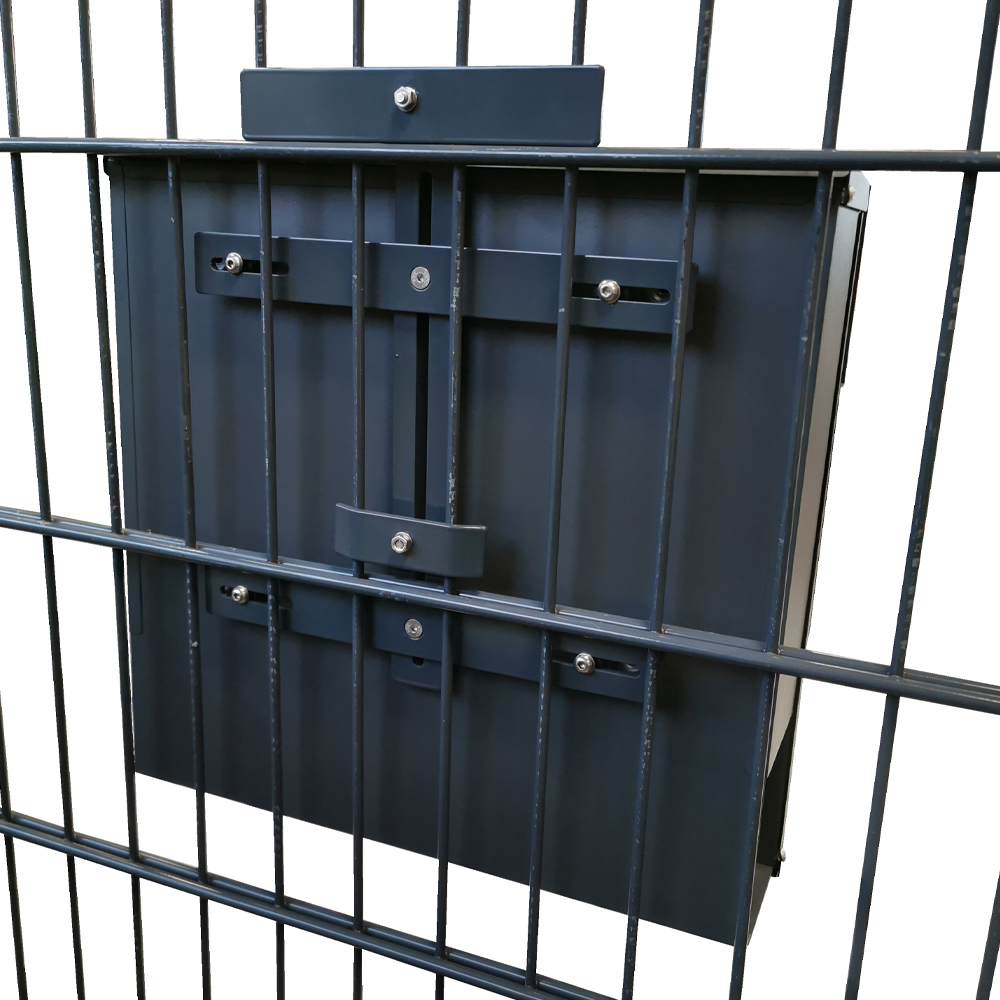 BRIEFKASTEN | UNIVERSALHALTERUNG | SPEZIELL FÜR DOPPELSTABZÄUNE | PASST IMMER BRIEFKASTEN | UNIVERSALHALTERUNG | SPEZIELL FÜR DOPPELSTABZÄUNE | PASST IMMER