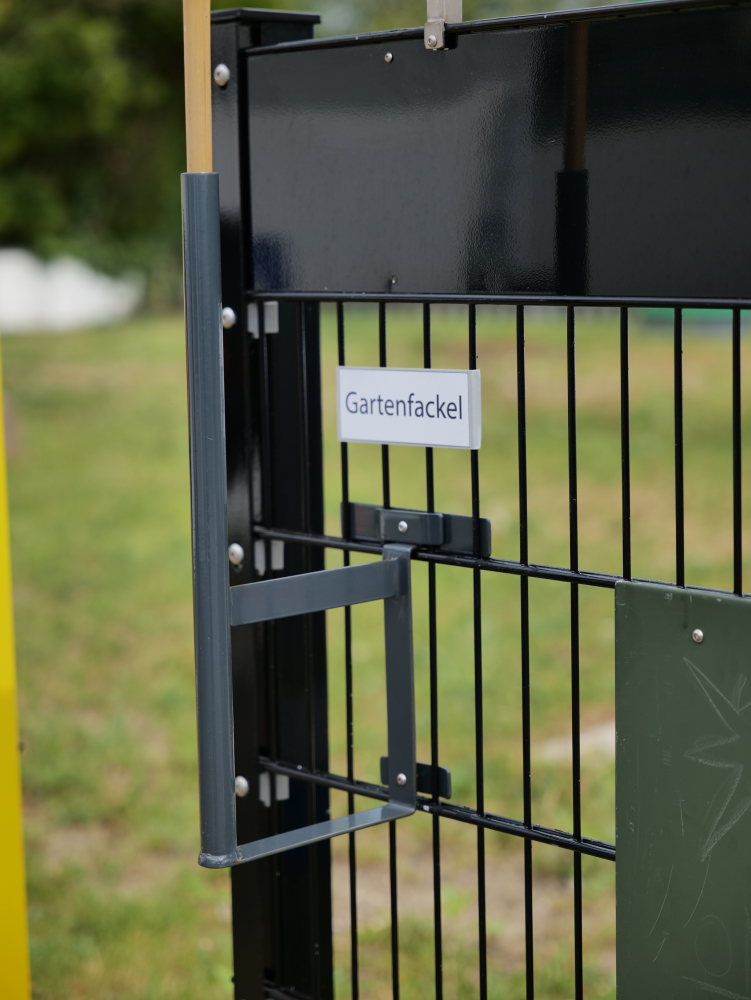GARTENFACKEL u. SYLVESTERRAKETEN EINDREHHALTERUNG GARTENFACKEL u. SYLVESTERRAKETEN EINDREHHALTERUNG