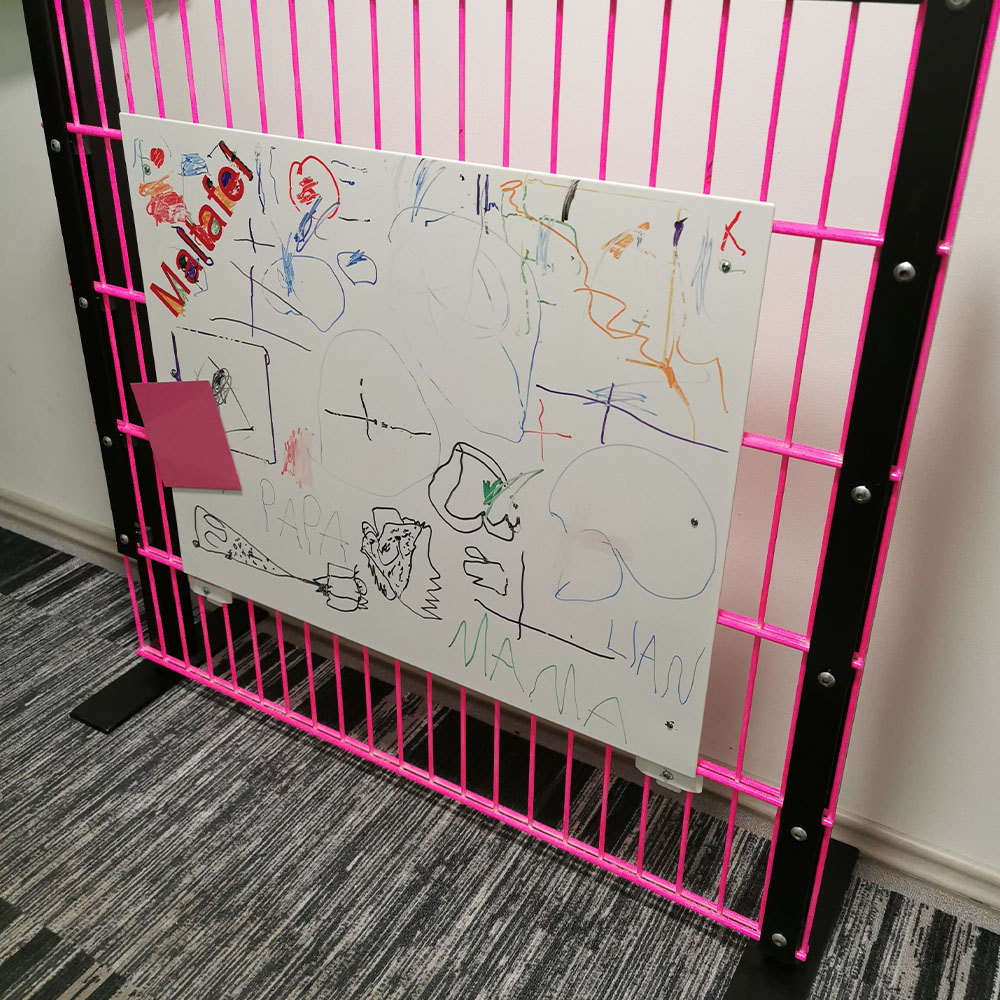 Maltafel als Freisteher im Raum